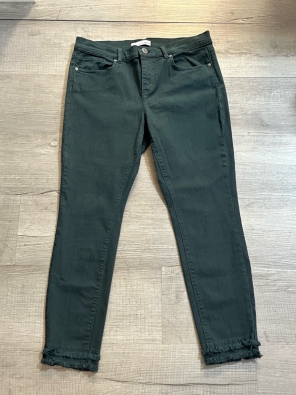 Made and Loved LOFT Women’s Modern Skinny Green Ankle Frayed Hem Jeans Size 4